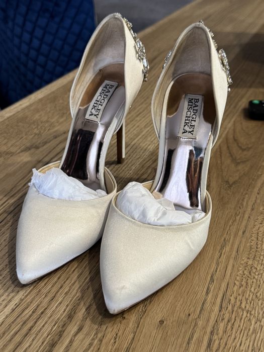 Продаю весільні туфлі бренду Badgley Mischka