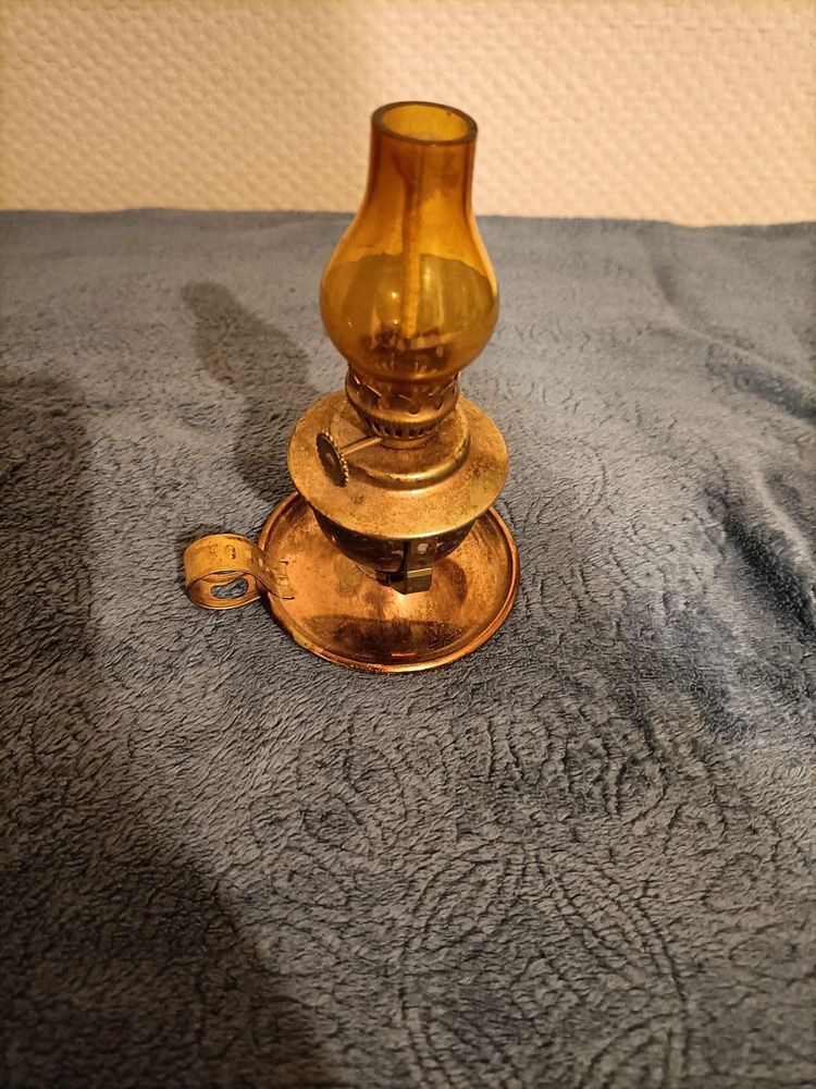 Miedziana lampa miniatura