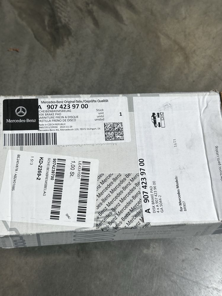 Колодки колодка передні задні спрінтер спарка Sprinter W907 двухкатк