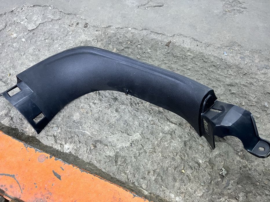 Накладка багажника Genuine Mopar Lift-Gate Trim Upper Panel 5US25PS4AB