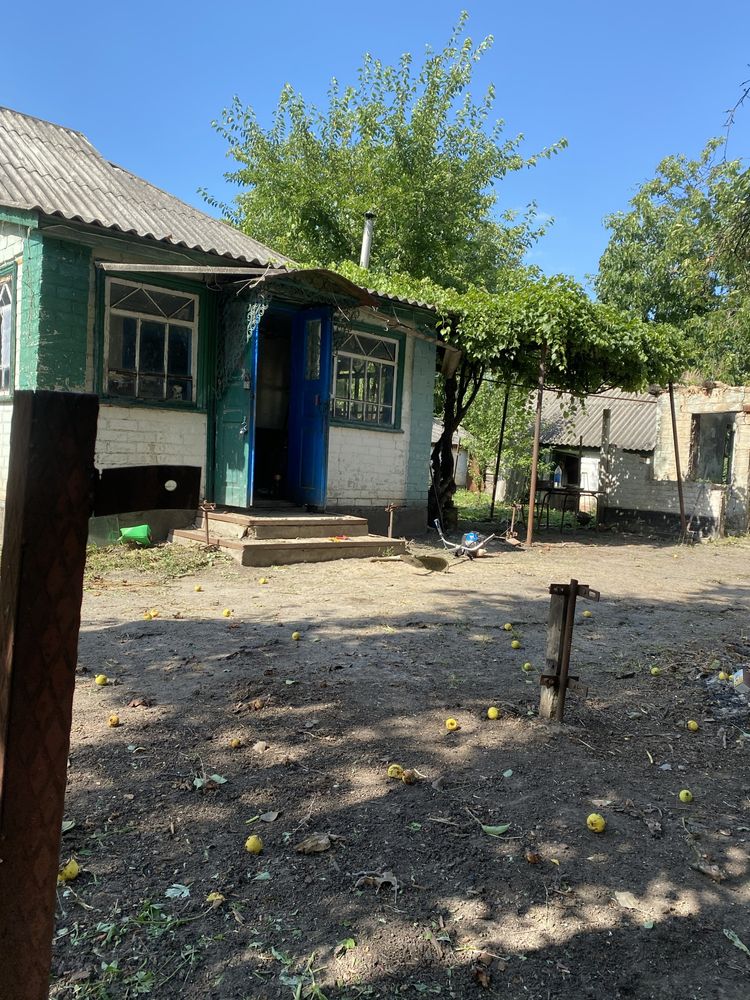 Будинок з комунікаціями, гаражем і садом у Бутенках!