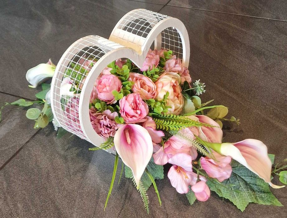 Kompozycja kwiatowa na grób cmentarz stroik serce ikebana Z276