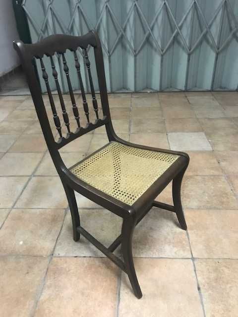 cadeiras  em palhinha