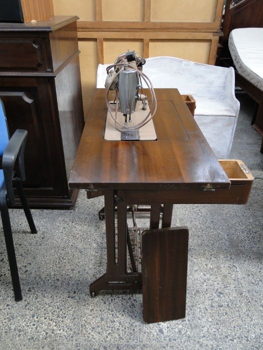Máquina de costura Singer - Bom estado geral
