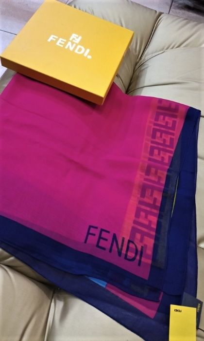 Женский шелковый платок Fendi Италия