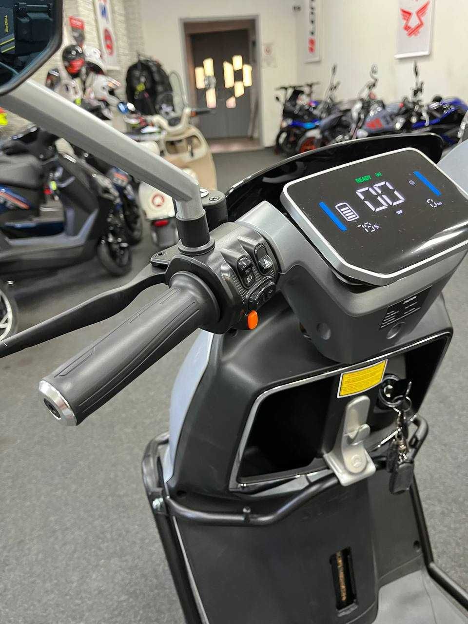 Электроскутер NISA K6 PRO Запас 110км, 2квт