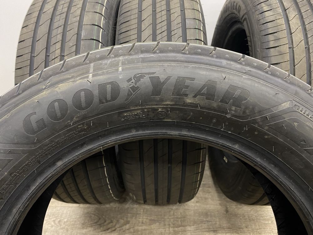 215/60R17 GoodYear EfficientGrip 2 SUV 99H 2023 (demo)