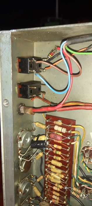 Amplificador para baixo marca Sound City