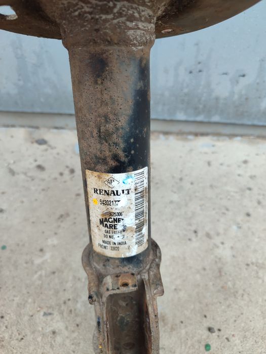 Стійки передні на Renault doker