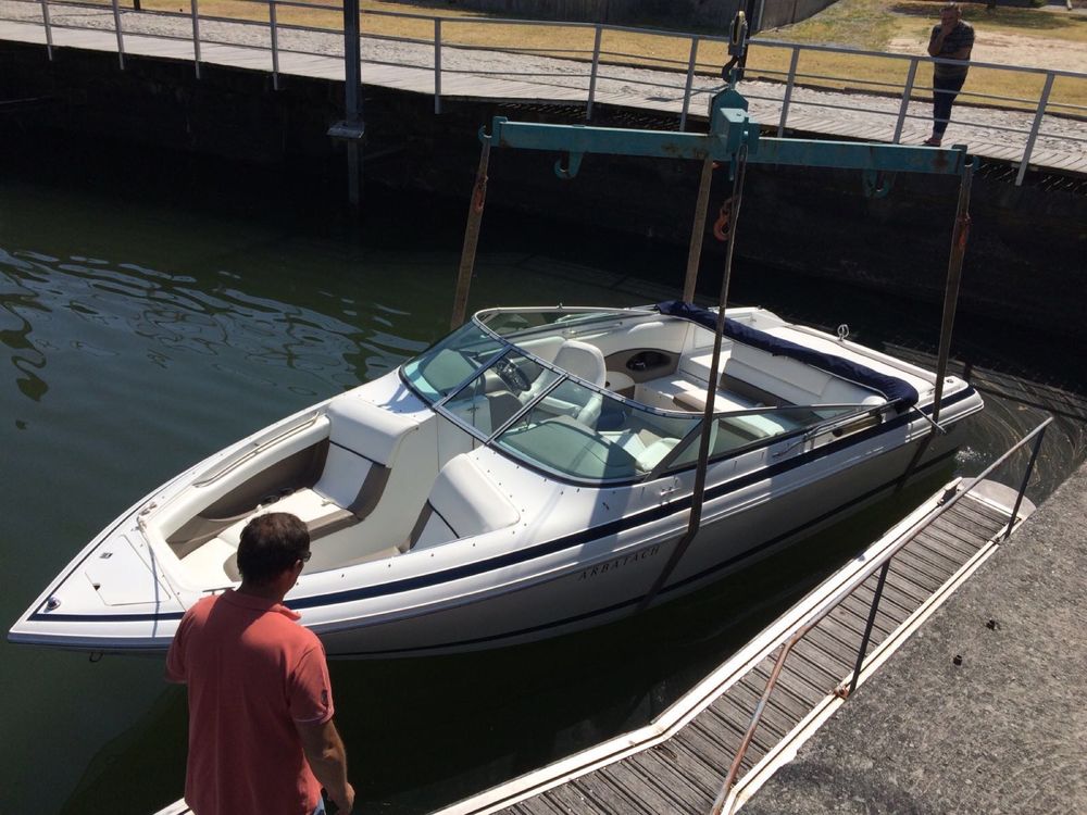 Lancha Cobalt 246