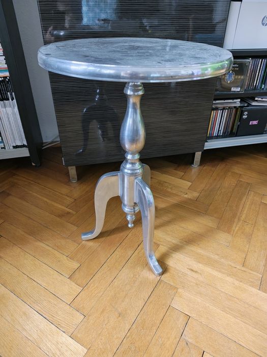 Stolik kawowy z aluminium