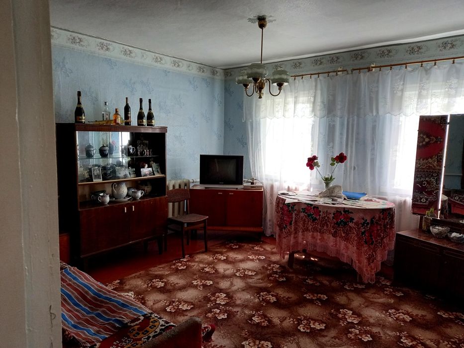 Продаж булинку та земельної ділянки