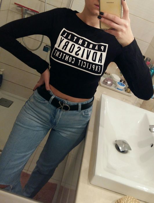 Czarny crop top h&m parental advisory