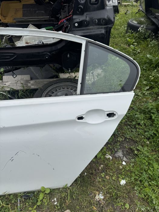 Дверка дверь  задняя левая ліва двері бмв ф30 bmw f30