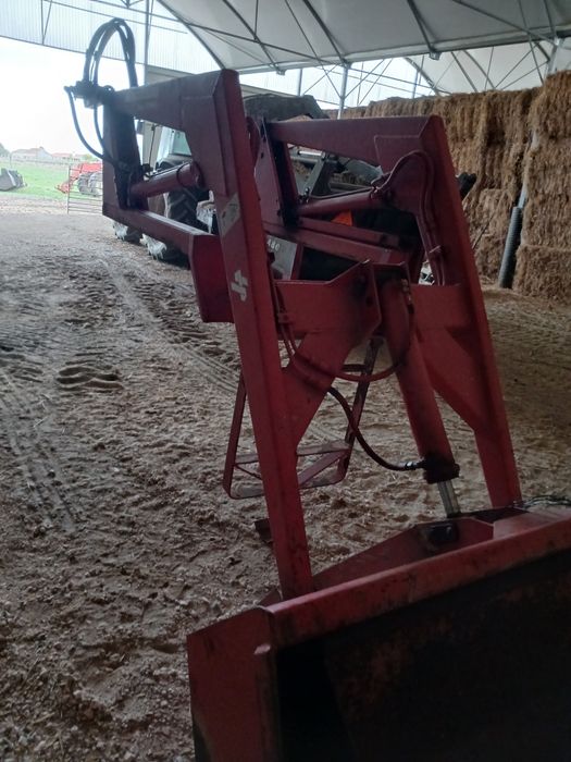 Carregador frontal pouco usado