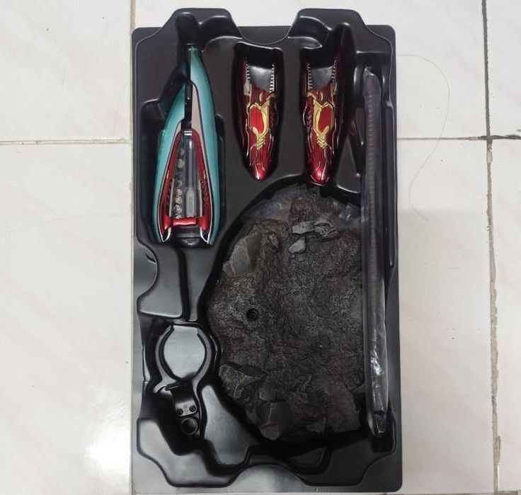 Figura Hot Toys Iron Man LXXXV Avengers Endgame Battle Damaged Version