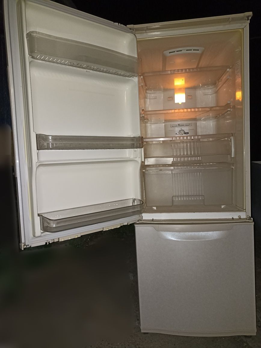 Sharp Corporation  холодильник