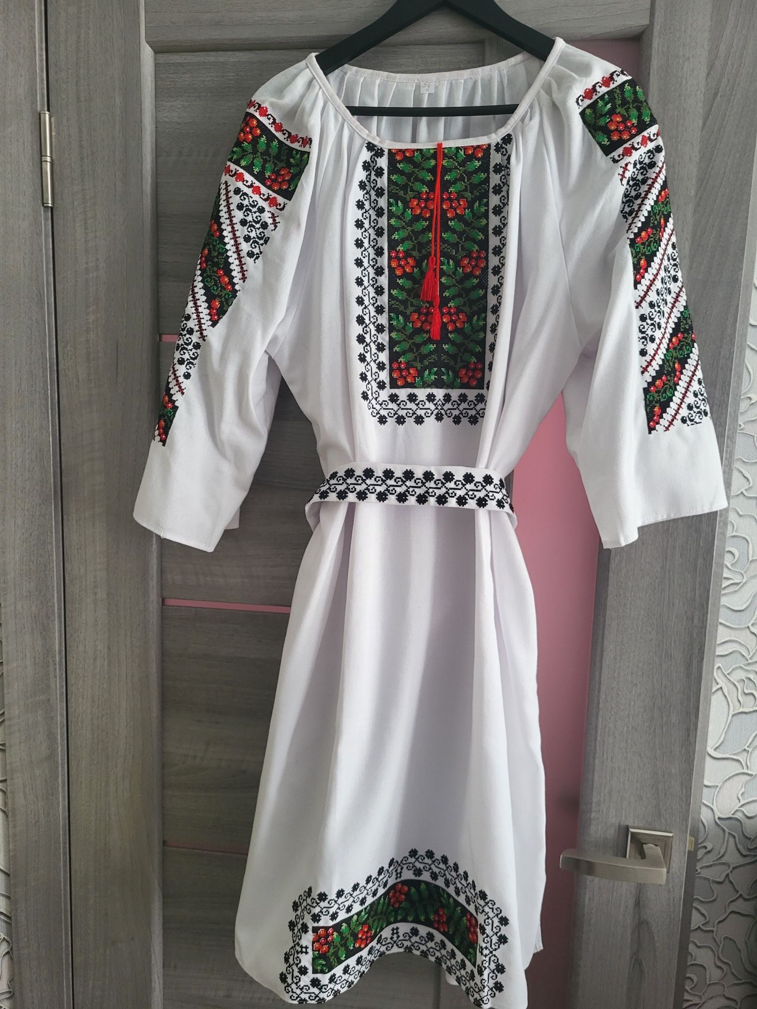 Нове плаття- вишиванка ,,Калина". Розмір-54-56.  Яскраво виглядає!
