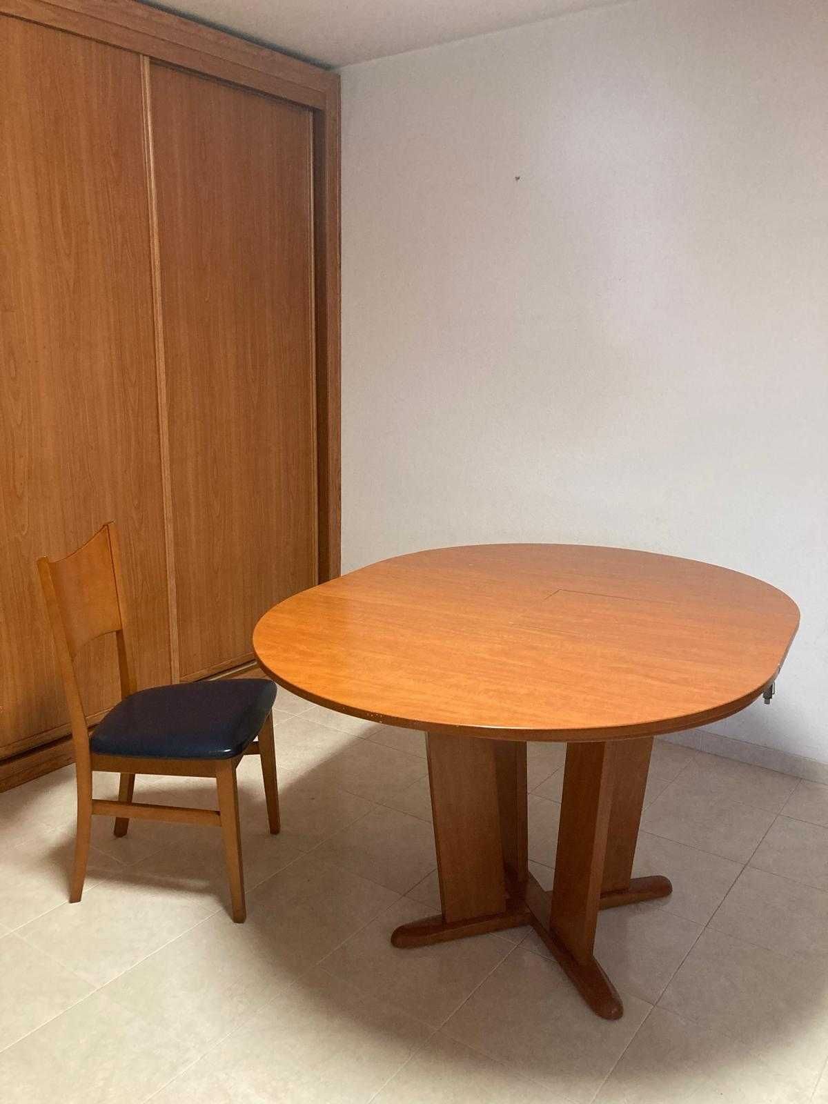 Mesa de Sala redonda ou oval