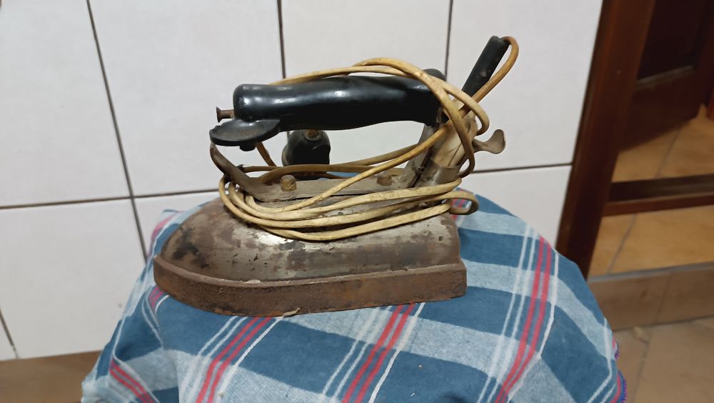 Stare ciężkie żelazko