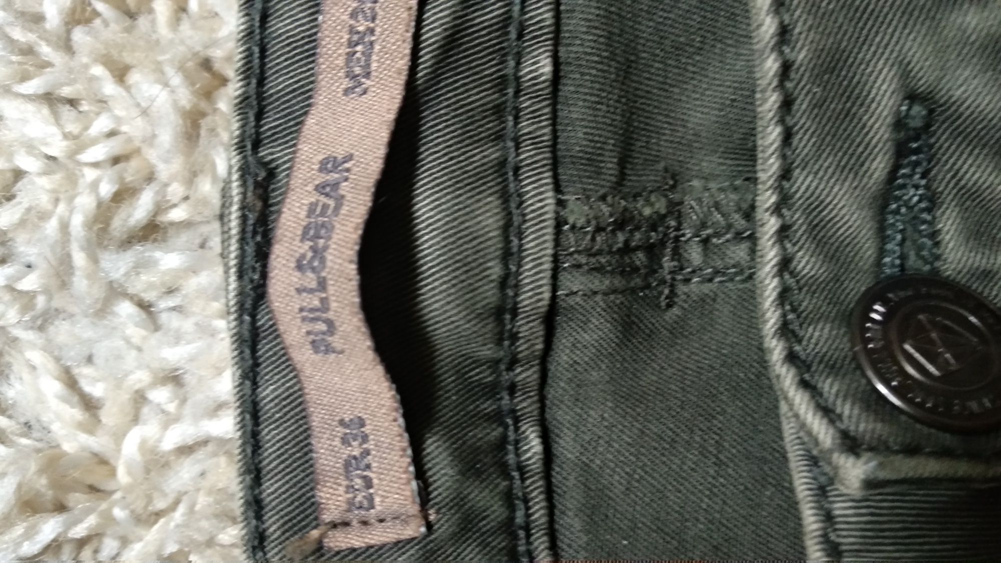 Sprzedam spodnie jeansowe rozmiar 34 PULL &BEAR