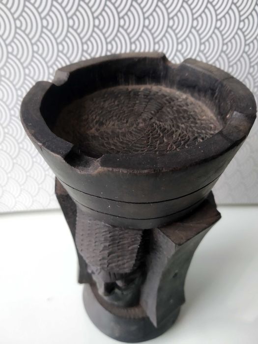 Escultura ANTIGA africana em madeira