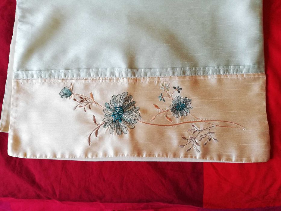 poszewka na poduszkę 49 x 73 cm dekoracyjna ozdobna florystyczny haft