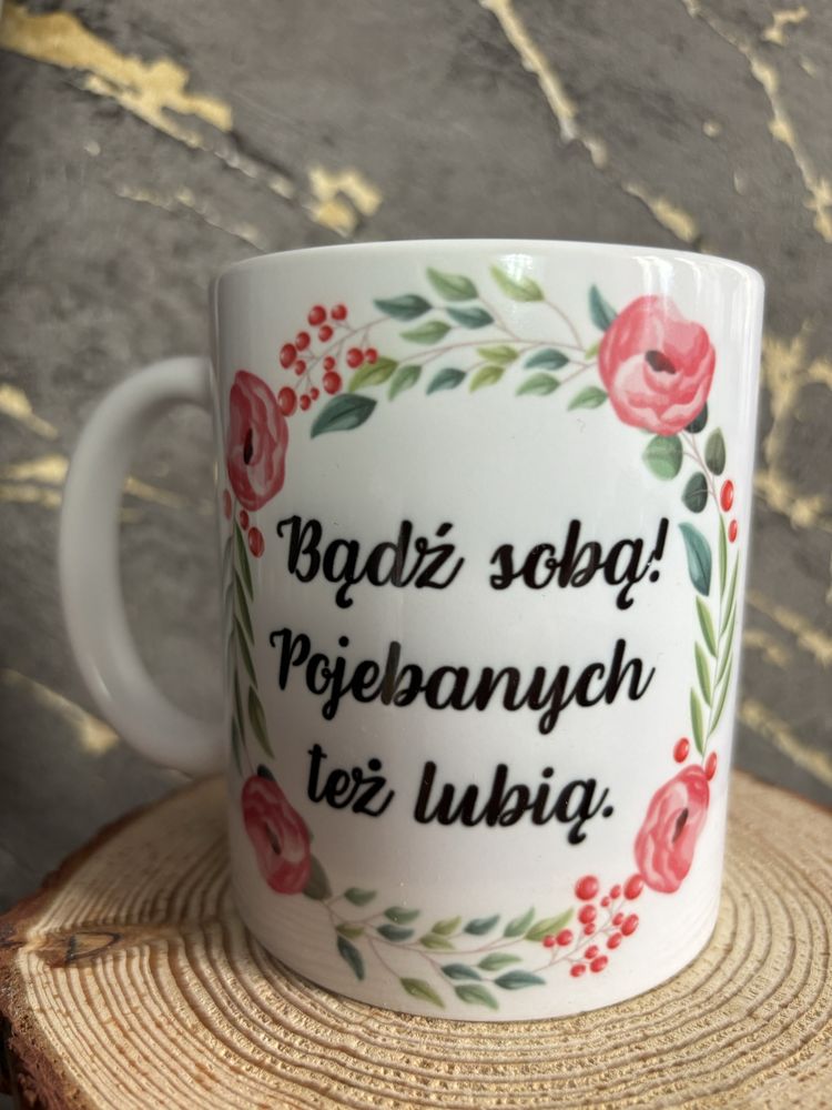 Śmieszny kubek ceramiczny / Bądź sobą! Pojebanych też lubią!