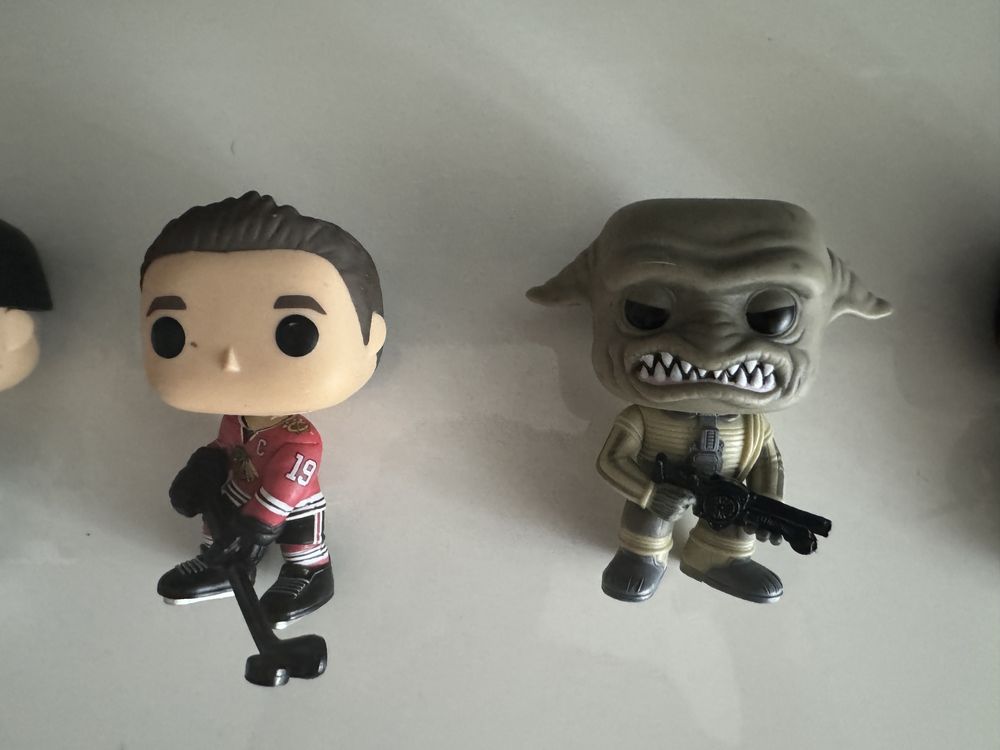 Vendo funko pop sem caixa