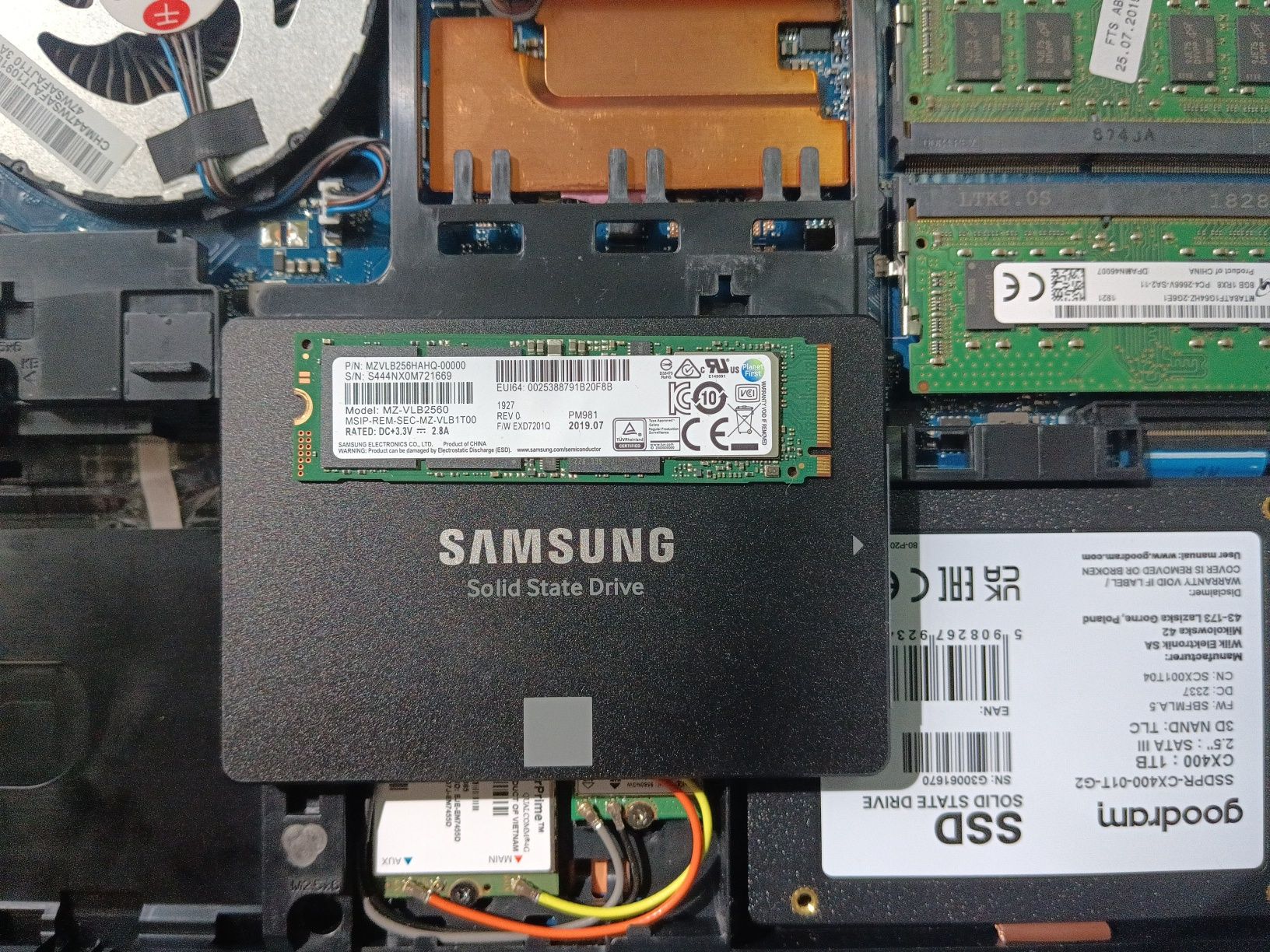 Samsung MZVLB256HAHQ 256GB 250GB SSD M.2 NVMe