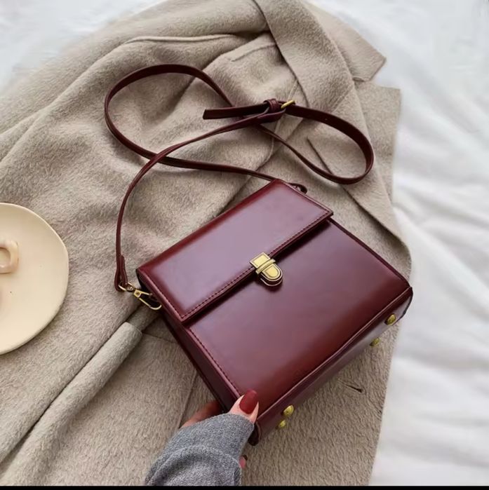 Жіноча сумка через плече