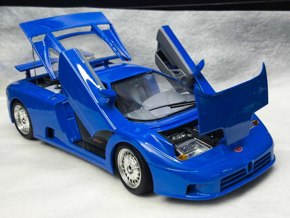 Модель Bugatti EB110 1/18 BBurago