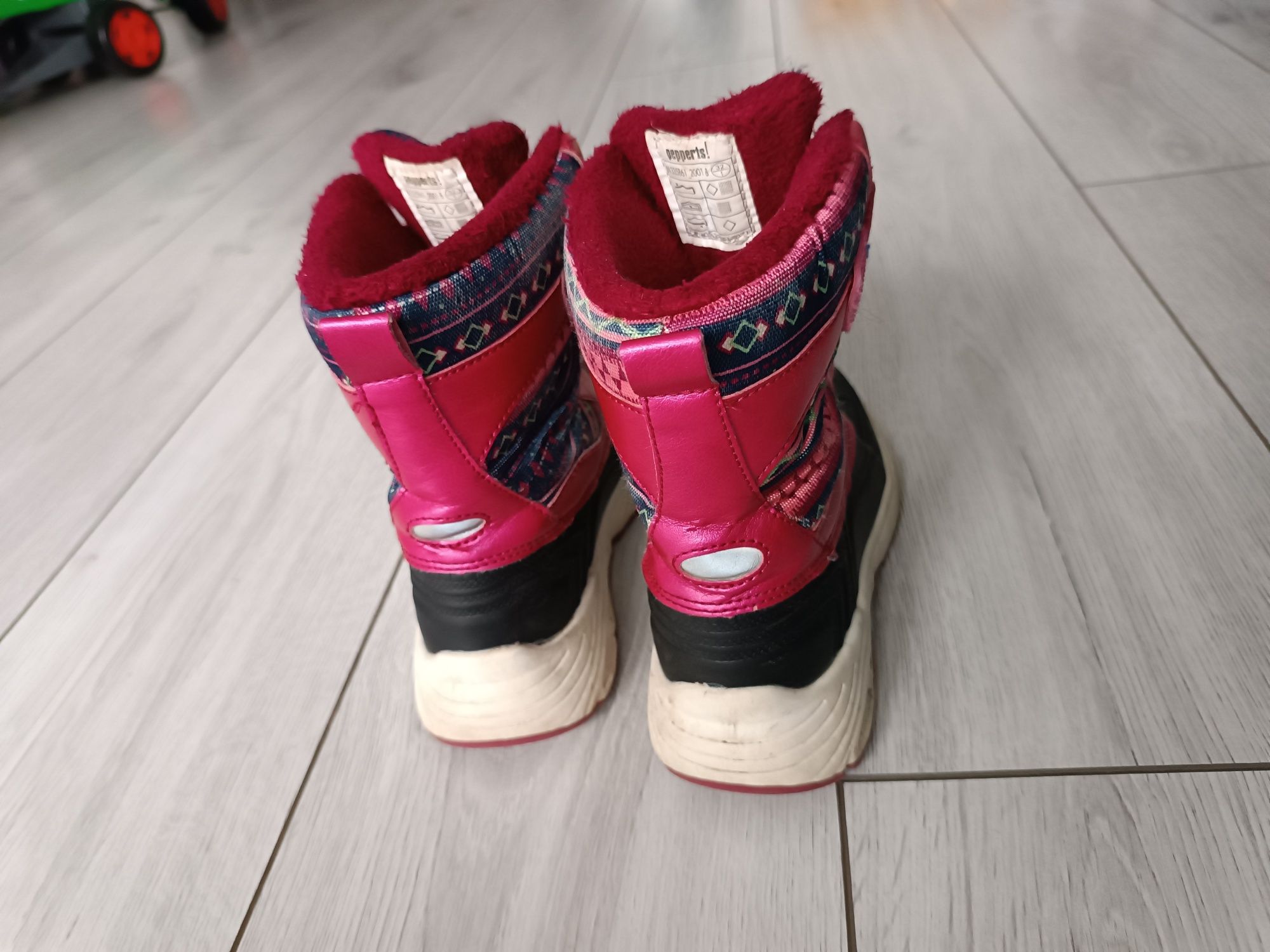 Śliczne buty, śniegowce 32