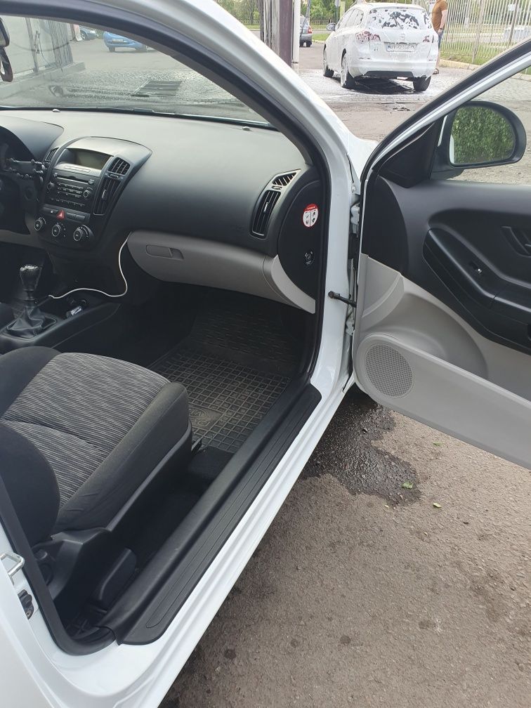 Kia pro cee'd 1.6 бензин