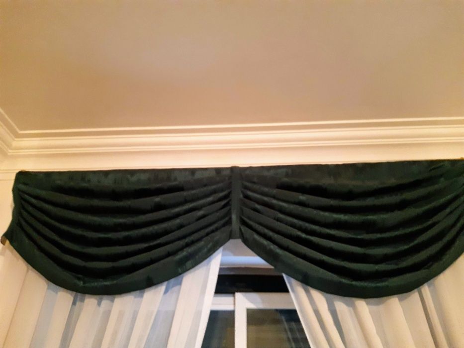 2 sanefas+4 partes laterais cortinas verde escuro, excelente estado