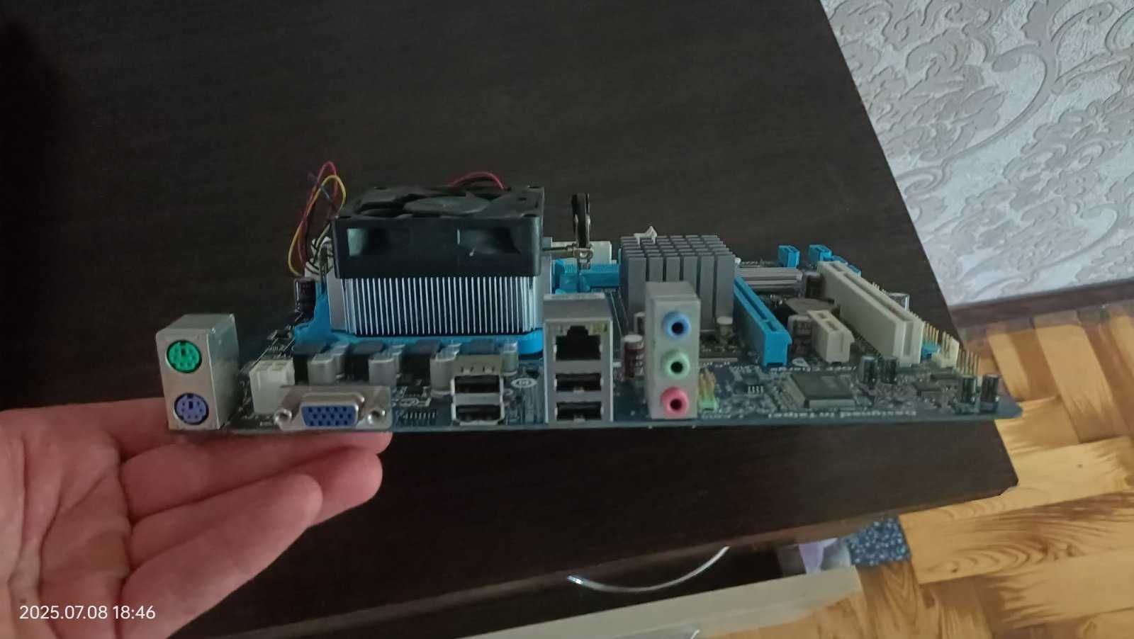 Gigabyte GA-78LMT-S2 (sAM3+, AMD 760G, PCI-Ex16) + AMD Athlon X2 280