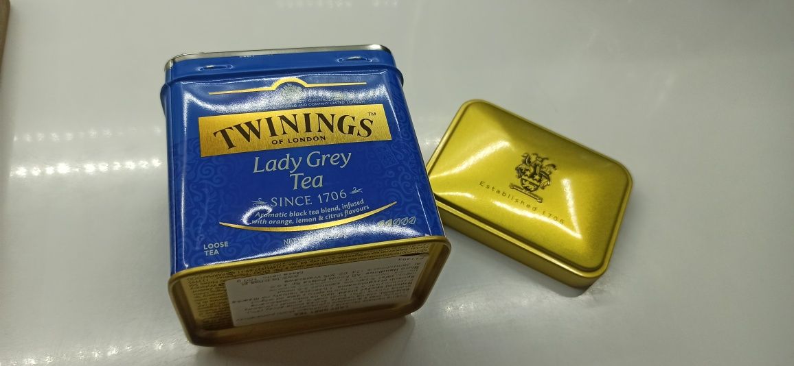 Puszka metalowa na herbate, drobiazgi Twinings