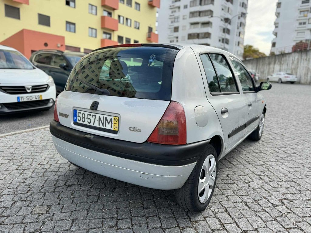 Renault clio 1.2 gasolina com 184.000 mil km em bom estado geral.