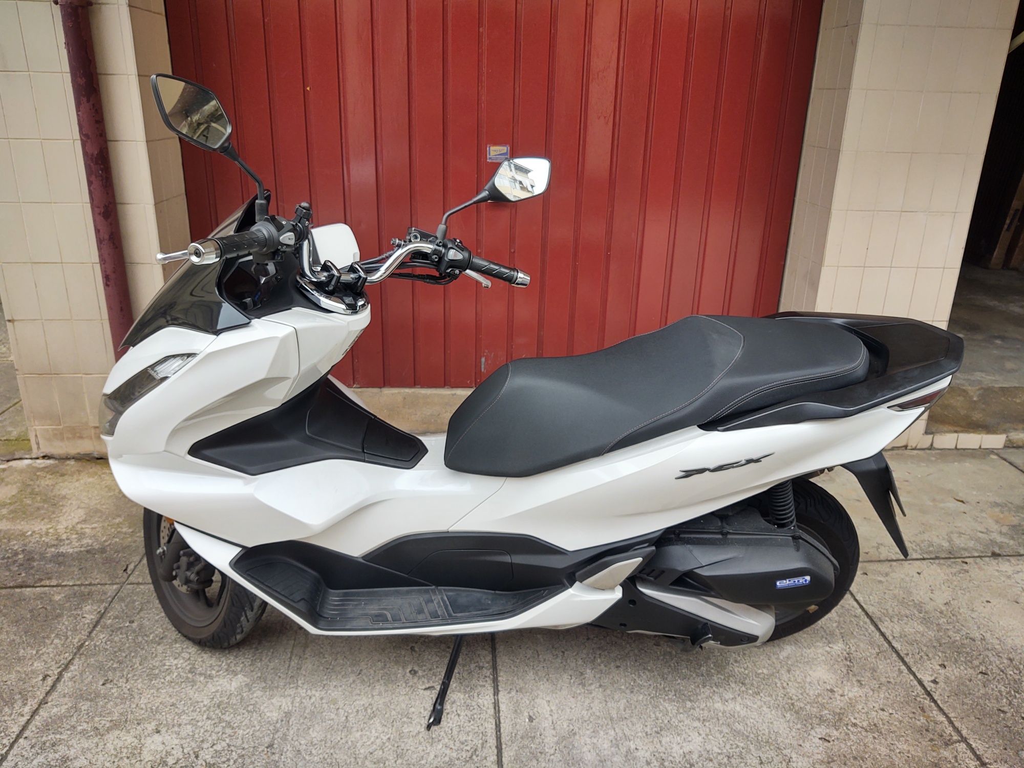 Vendo PCX 125 semi nova 28000 km 2023