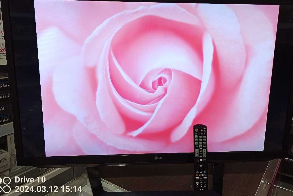 Telewizor LG 42 lm620S-ZE Smart tv 3D  NOWE podświetlenie SPRAWNY 100%