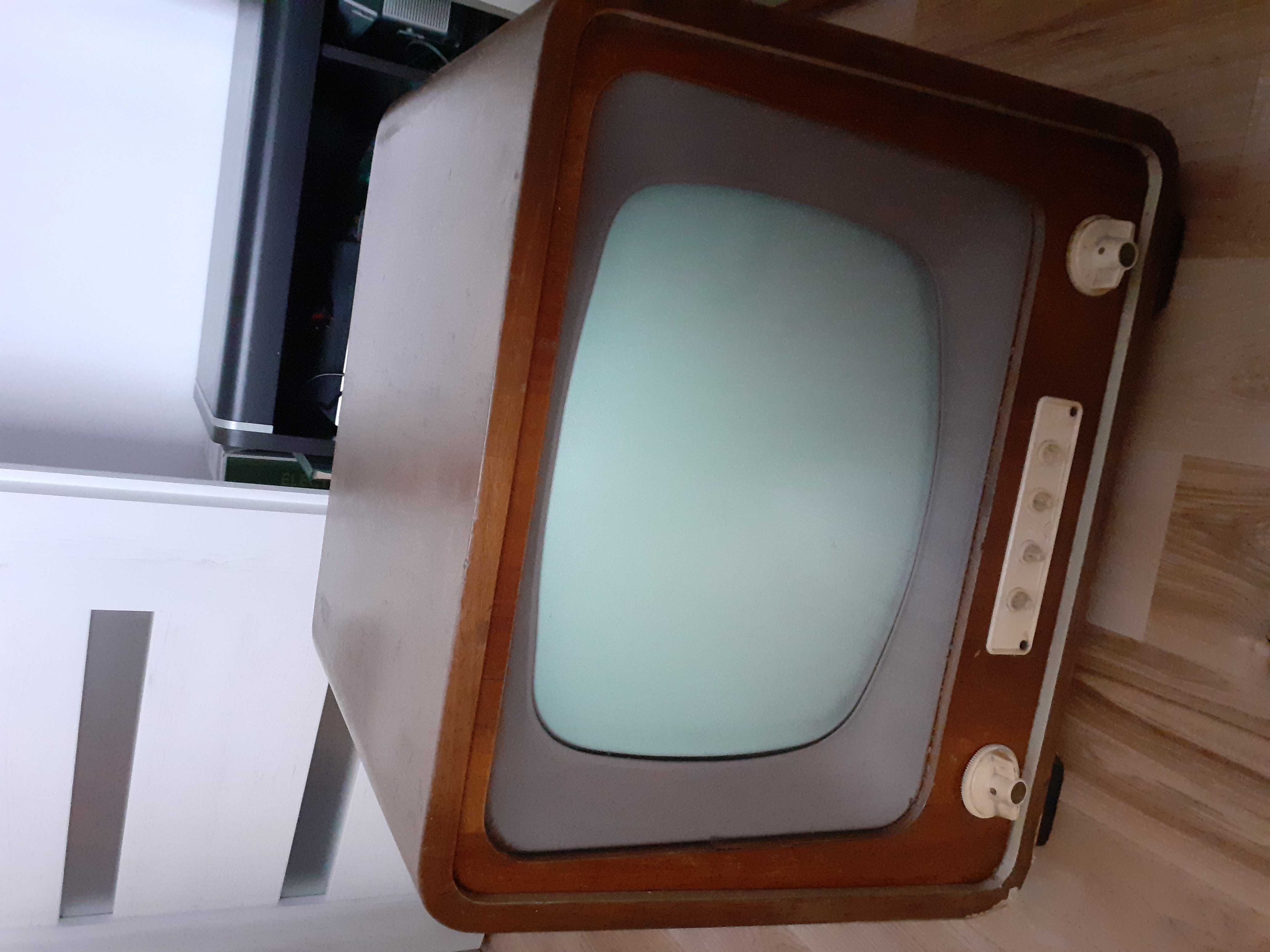 Telewizor Szmaragd 902 ..