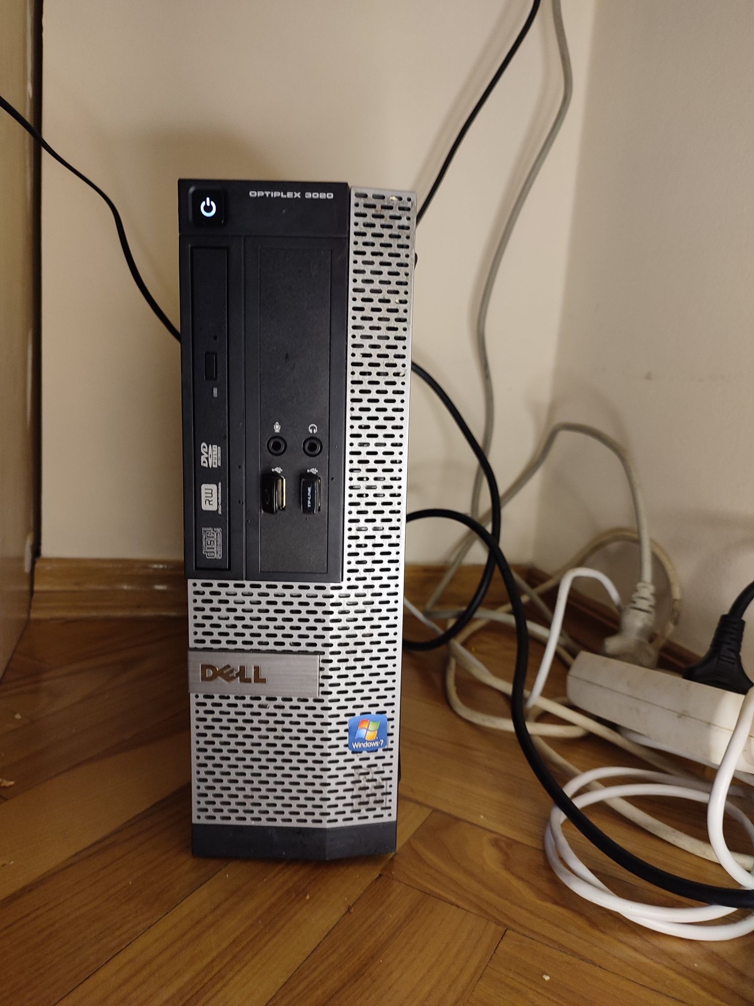 Komputer Dell Inter(R) Core Tam i5 z monitorem i akcesoria