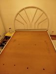 Cama de casal em bom estado