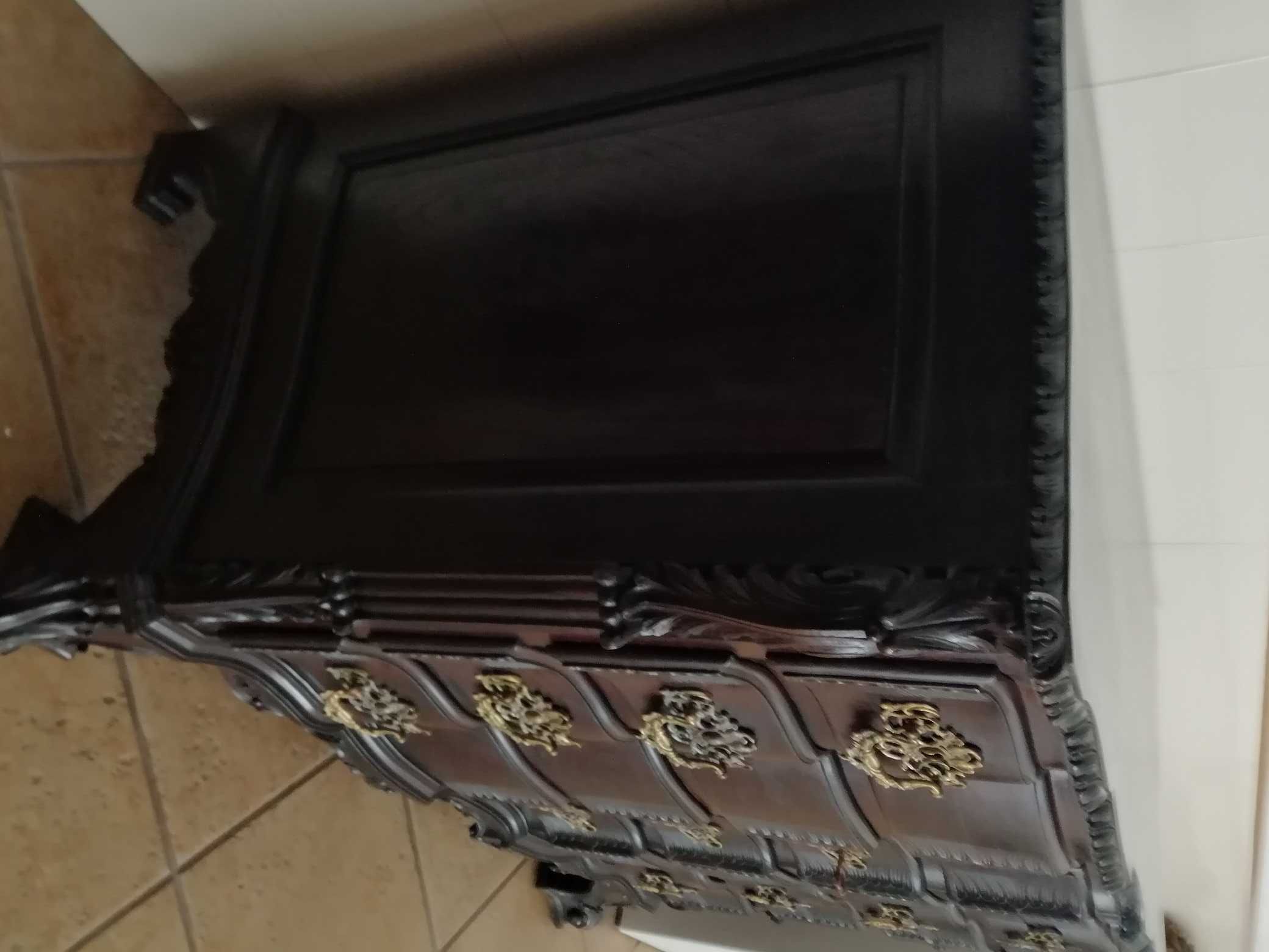 Comoda antiga excelente, quatro gavetas