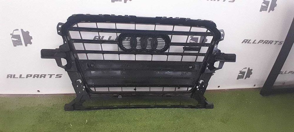 Решітка радіатора Audi Q5 (8R) 2012–2016 | PAD07033S | Чорна