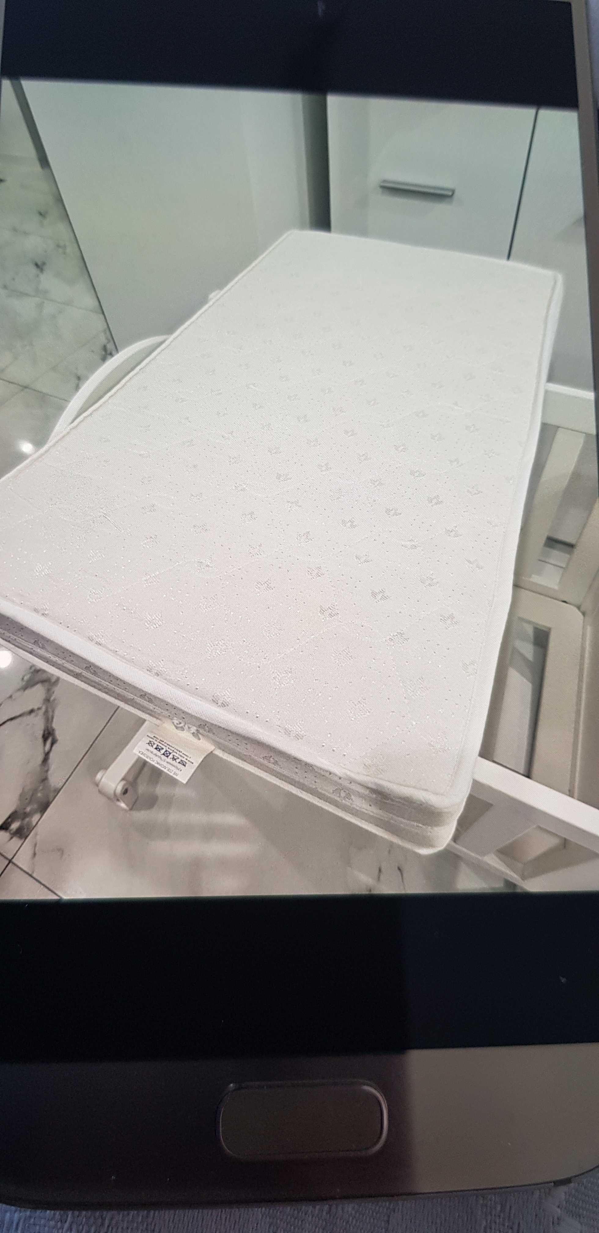 Łóżeczko niemowlęce kołyska marki Caramella + materac i przewijak