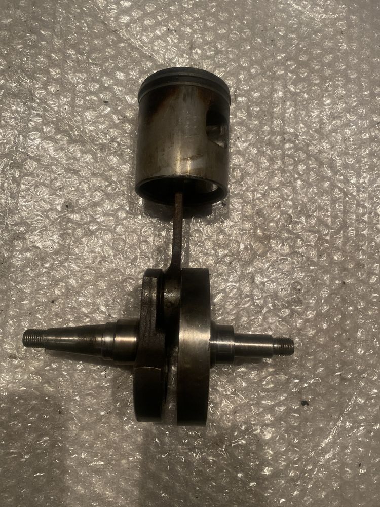 Piaggio Wał Tłok Pierscienie Vespa 200  P200E PX200 Lusso 98 /200 V488