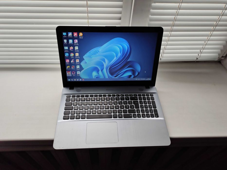 Asus (i3-6g, ram 8, 120 ssd, батарея 3 год)