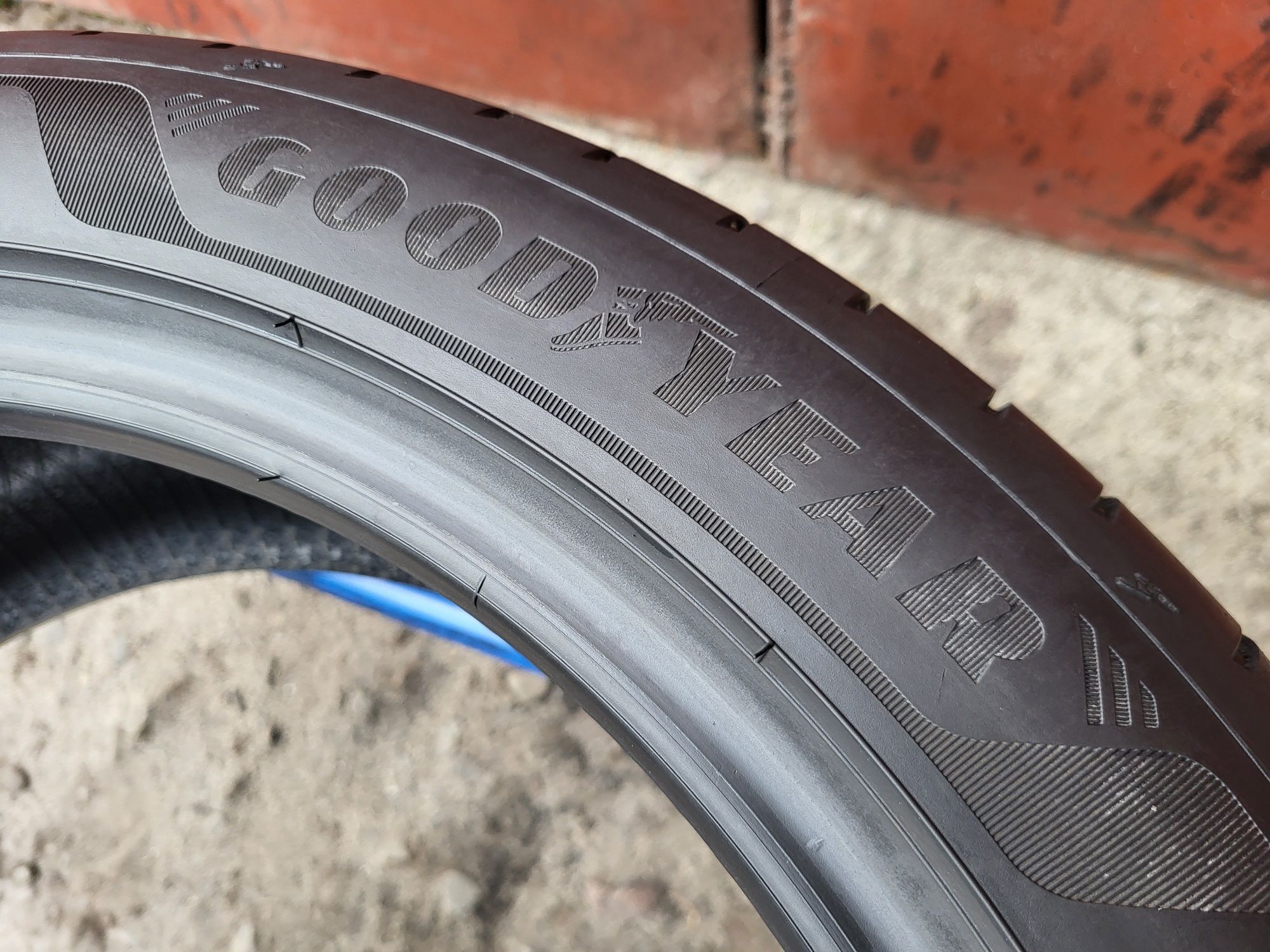 225/45/17 R17 GoodYear EAGLE F1 2шт ціна за 1шт шини