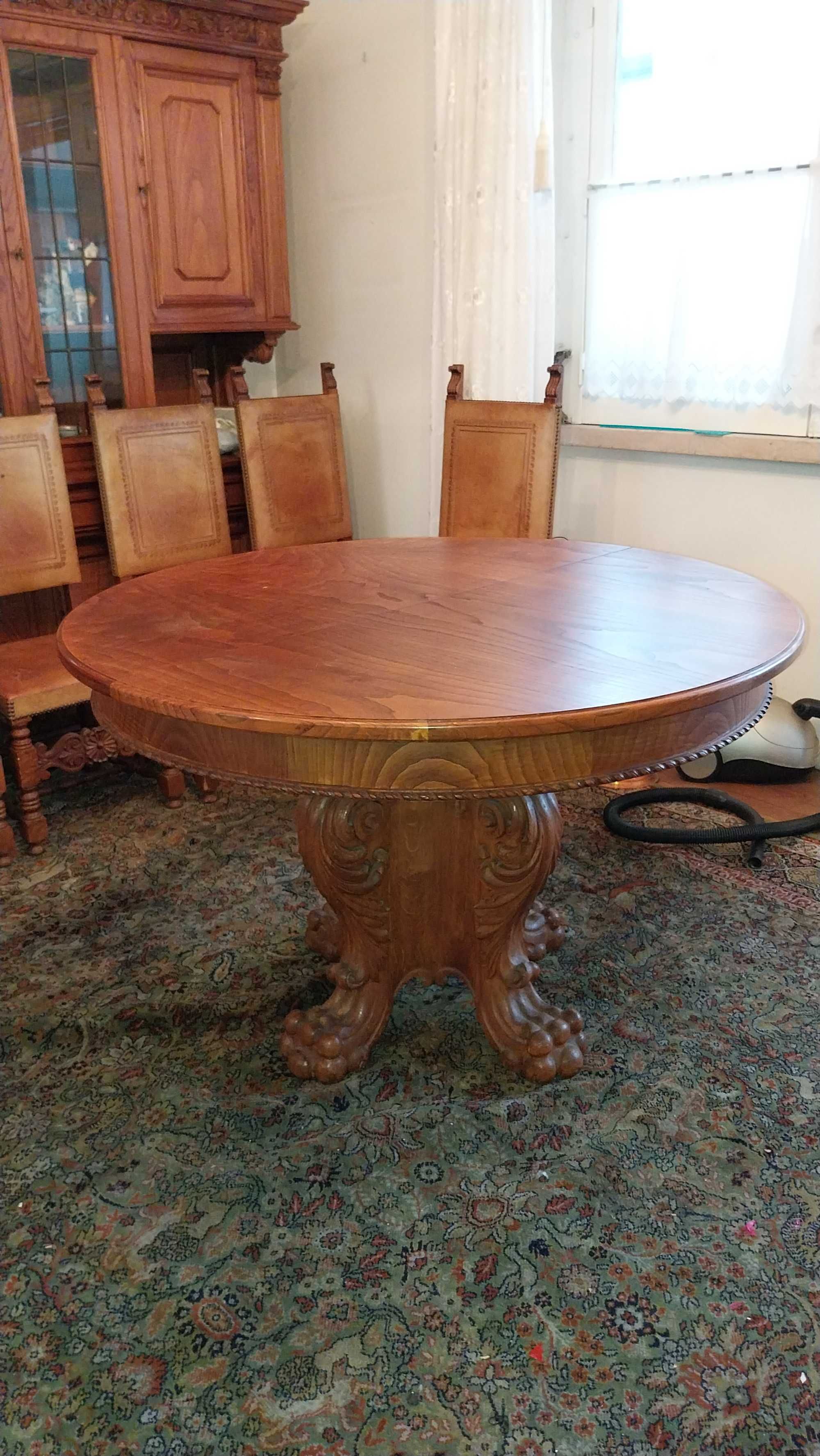 Mesa extensível, com 6 cadeiras madeira de castenho